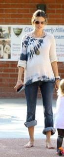 Alessandra Ambrosio feet photo thumbnail