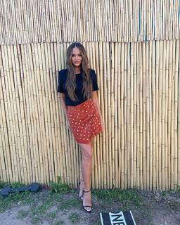 Chrissy Teigen feet photo thumbnail