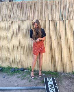 Chrissy Teigen feet photo thumbnail