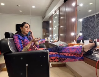 Karisma Kapoor feet photo thumbnail