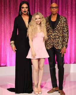 Dove Cameron feet photo thumbnail