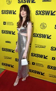 Anne Hathaway feet photo thumbnail