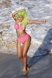 Nicki Minaj feet photo thumbnail