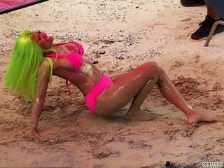 Nicki Minaj feet photo thumbnail