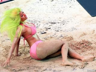 Nicki Minaj feet photo thumbnail
