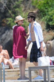 Marion Cotillard feet photo thumbnail