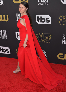Selena Gomez feet photo thumbnail