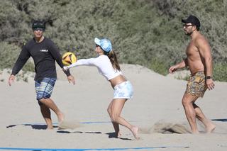 Alessandra Ambrosio feet photo thumbnail