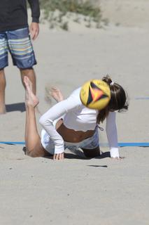 Alessandra Ambrosio feet photo thumbnail