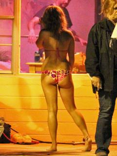Vanessa Hudgens feet photo thumbnail