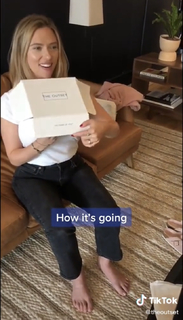 Scarlett Johansson feet photo thumbnail
