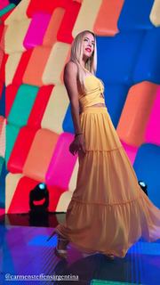 Nicole Neumann feet photo thumbnail