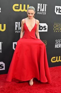 Kathryn Newton feet photo thumbnail