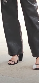 Kriti Sanon feet photo thumbnail