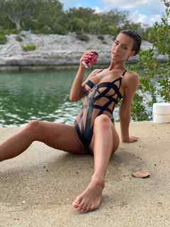 Rachel Cook feet photo thumbnail