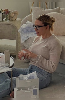 Scarlett Johansson feet photo thumbnail