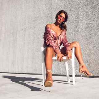 Rachel Cook feet photo thumbnail