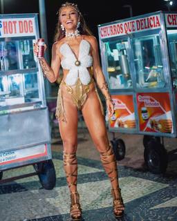 Sabrina Sato feet photo thumbnail