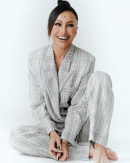 Sabrina Sato feet photo thumbnail