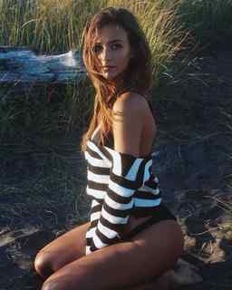 Rachel Cook feet photo thumbnail