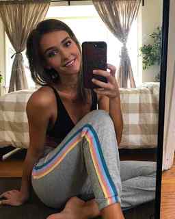 Rachel Cook feet photo thumbnail