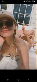 Kelsea Ballerini feet photo thumbnail