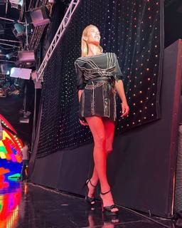 Nicole Neumann feet photo thumbnail