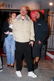 Ashlee Simpson feet photo thumbnail