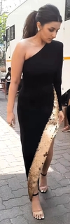 Parineeti Chopra feet photo thumbnail