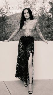 Zoey Deutch feet photo thumbnail