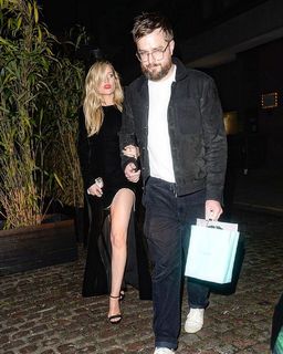 Laura Whitmore feet photo thumbnail