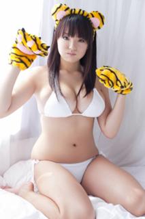 Ai Shinozaki feet photo thumbnail