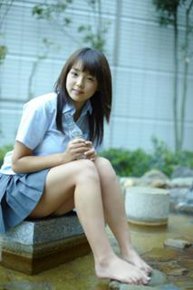 Ai Shinozaki feet photo thumbnail
