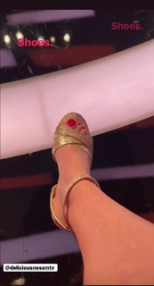 Angela Kinsey feet photo thumbnail