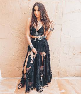 Sonakshi Sinha feet photo thumbnail