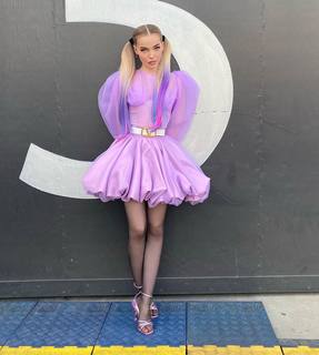 Dove Cameron feet photo thumbnail