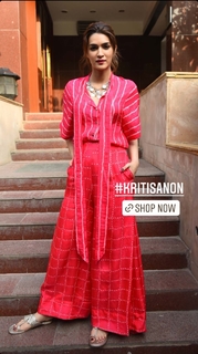 Kriti Sanon feet photo thumbnail