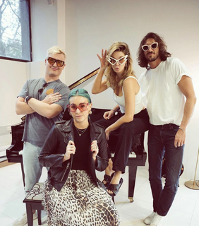 Delta Goodrem feet photo thumbnail
