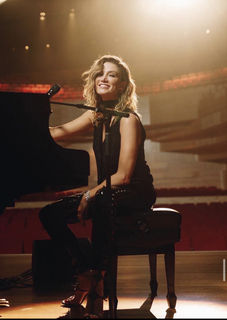 Delta Goodrem feet photo thumbnail