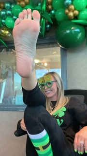 Kyle Unfug feet photo thumbnail