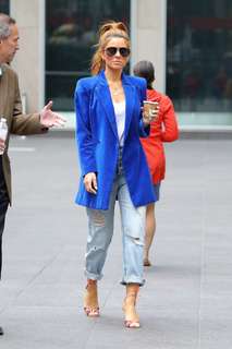 Maria Menounos feet photo thumbnail