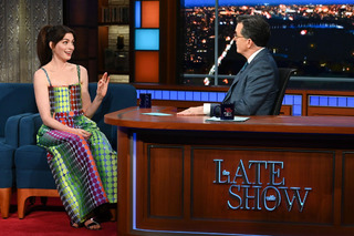 Anne Hathaway feet photo thumbnail
