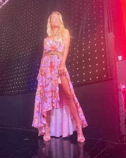 Nicole Neumann feet photo thumbnail