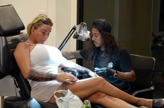 Katie Price feet photo thumbnail