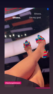 Angela Kinsey feet photo thumbnail