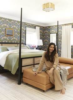 Freida Pinto feet photo thumbnail