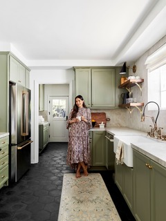 Freida Pinto feet photo thumbnail