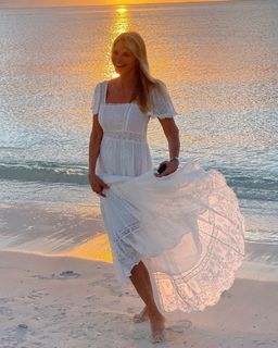 Christie Brinkley feet photo thumbnail