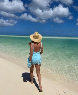 Christie Brinkley feet photo thumbnail