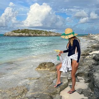 Christie Brinkley feet photo thumbnail